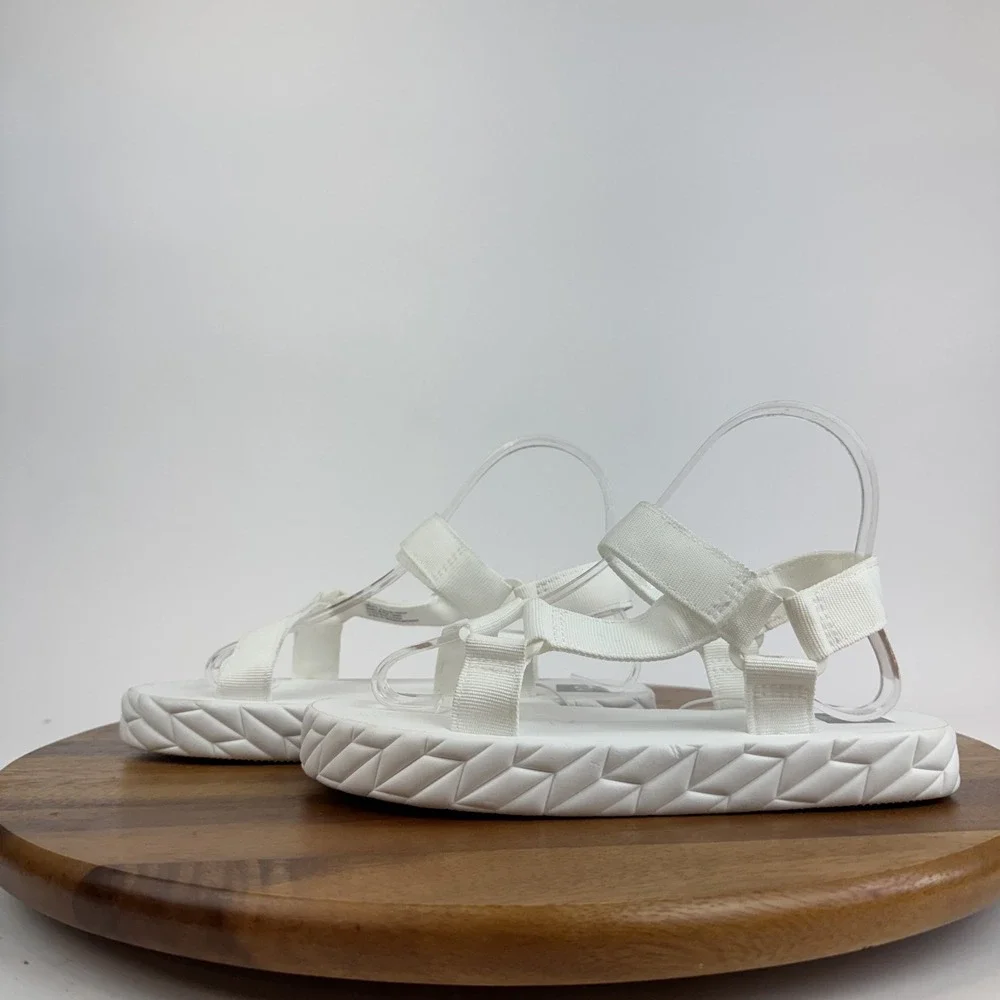 New NWOB Big Kids Dolce Vita Zaidey Strappy Platform White‎ Sandals Size 5 Y